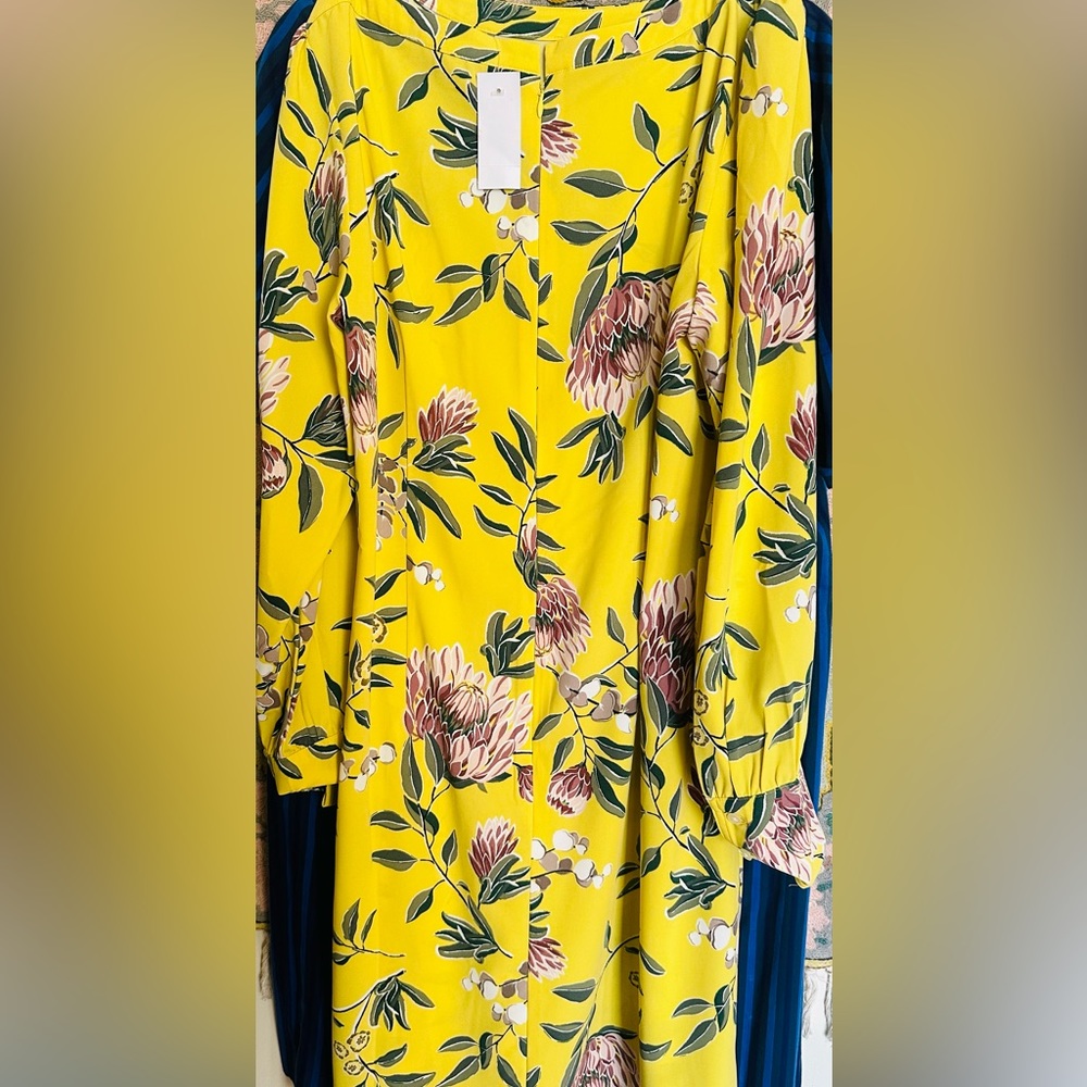 Beautiful silk dress, with floral patterns great for Easter